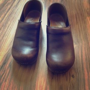 Women’s brown Dansko clogs size 41